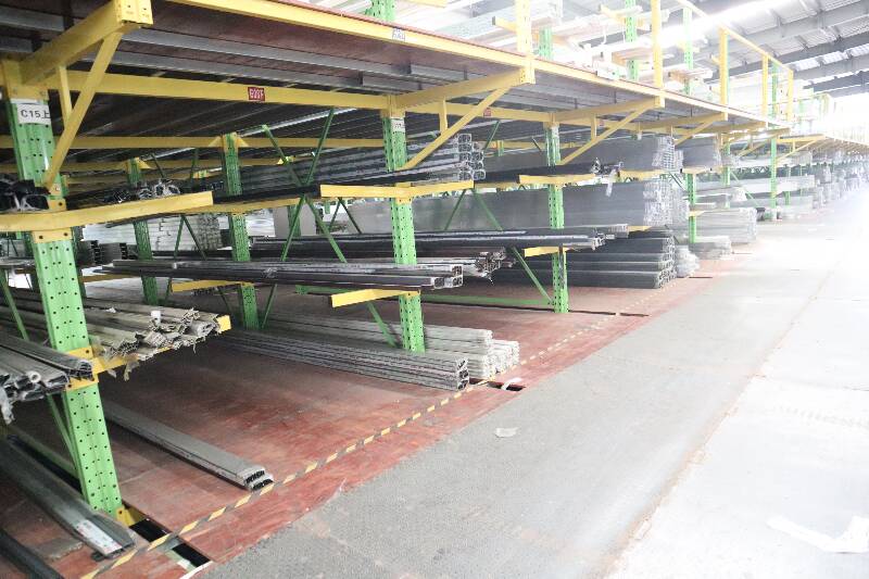 存放門窗建材的懸臂閣樓貨架