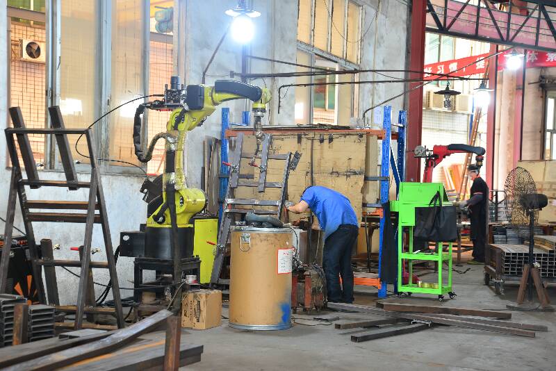 定制懸臂閣樓貨架生產車間