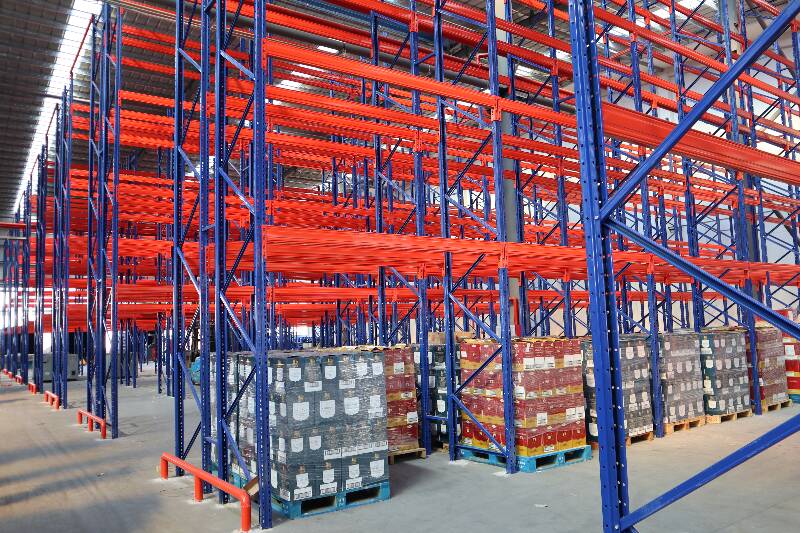 使用托盤的貫通式貨架